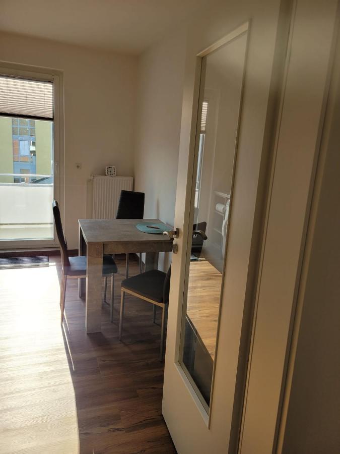 Schoene Einfache Ferienwohnung Zwischen Stadt Und Meer Wilhelmshaven Exterior photo